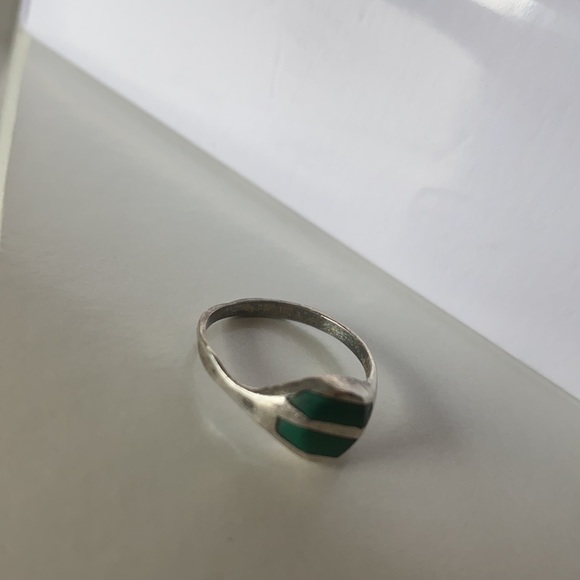 Genuine silver and turquoise hammered band ring - Picture 3 of 5